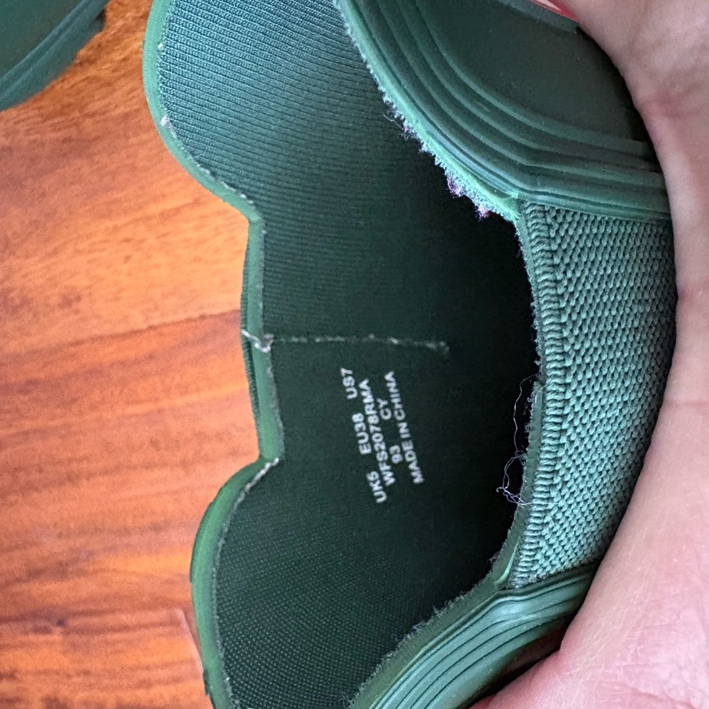 Hunter women’s Forest Green Rain Boots - Picture 3 of 4